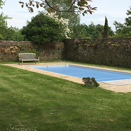 Manoir Des Bords De Rance Bed and Breakfast Plouër-sur-Rance Exteriör bild