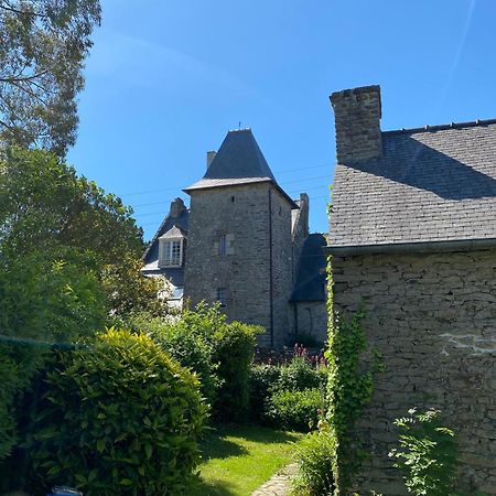 Manoir Des Bords De Rance Bed and Breakfast Plouër-sur-Rance Exteriör bild