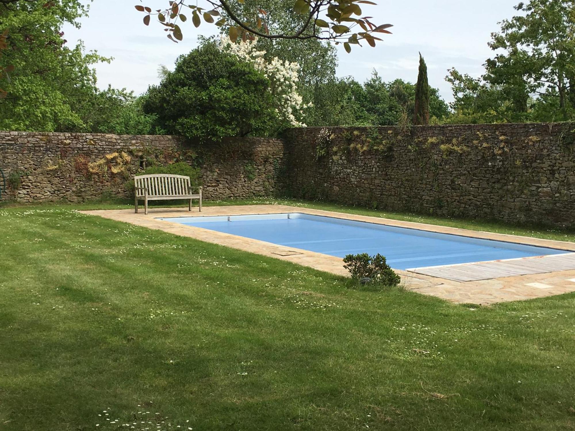 Manoir Des Bords De Rance Bed and Breakfast Plouër-sur-Rance Exteriör bild