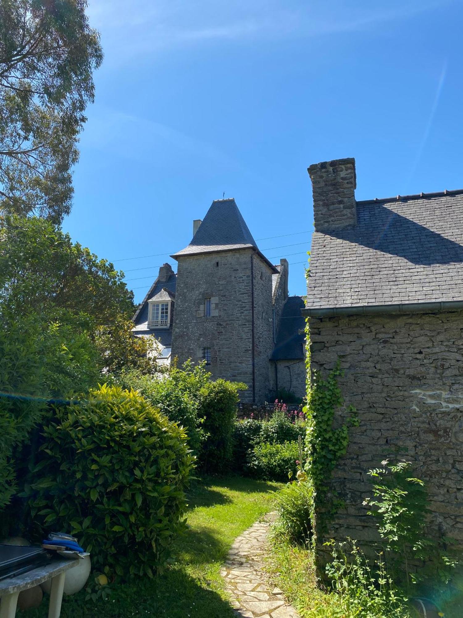 Manoir Des Bords De Rance Bed and Breakfast Plouër-sur-Rance Exteriör bild