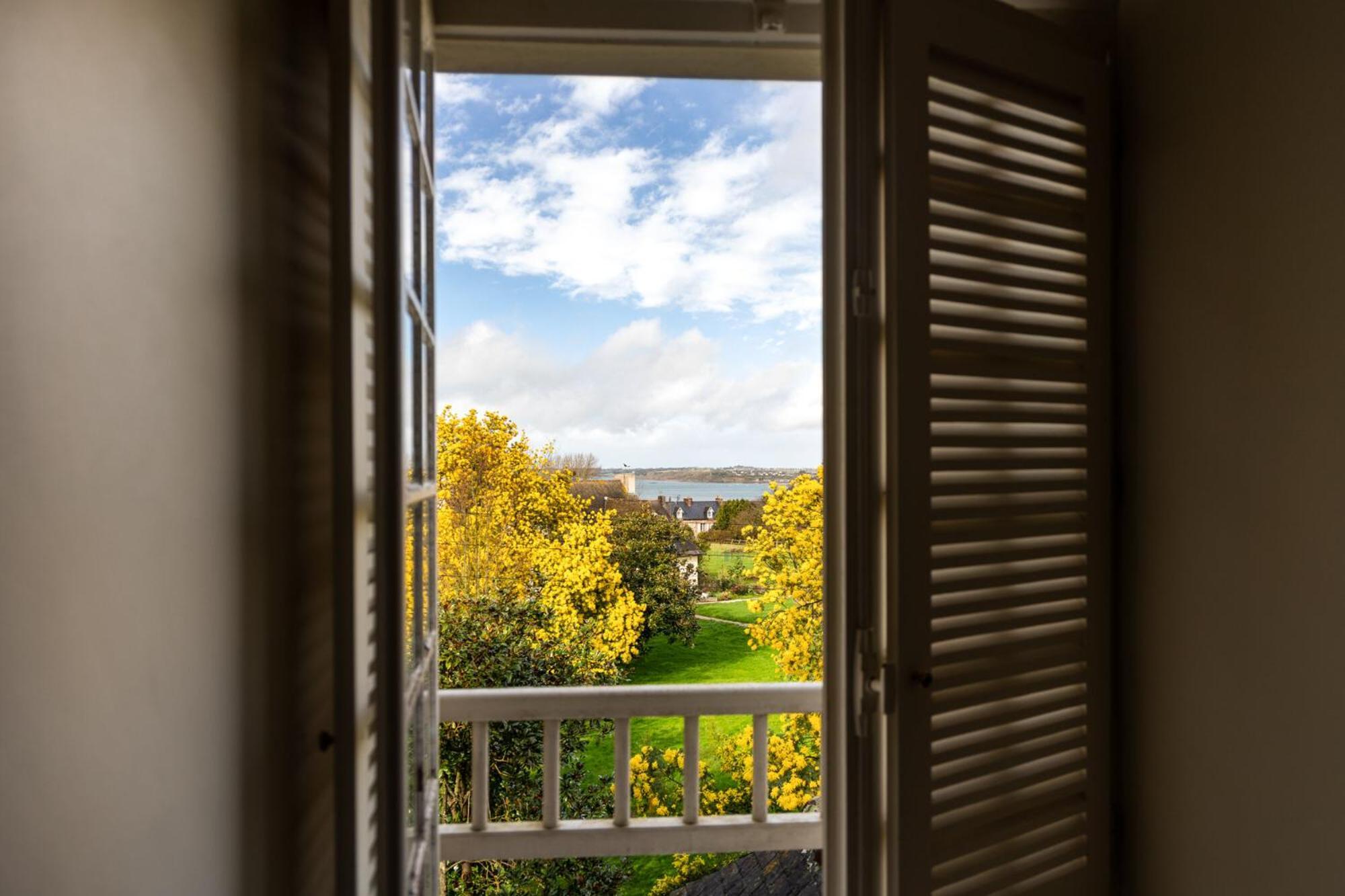 Manoir Des Bords De Rance Bed and Breakfast Plouër-sur-Rance Exteriör bild